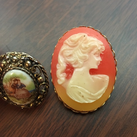 Jewelry - Set of brooches